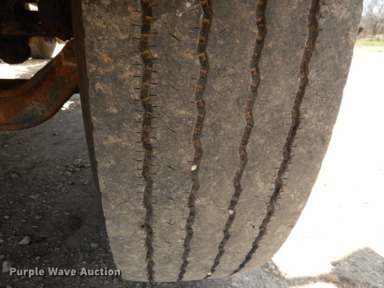 image for item DL2767 2004 International DuraStar 4400  semi truck