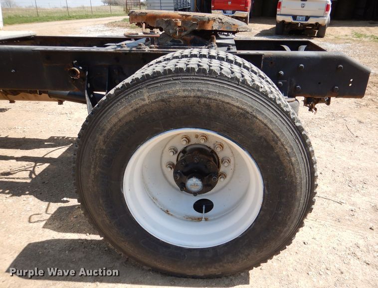 image for item DL2767 2004 International DuraStar 4400  semi truck