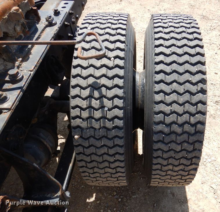 image for item DL2767 2004 International DuraStar 4400  semi truck