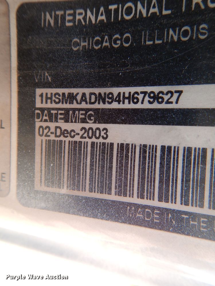 image for item DL2767 2004 International DuraStar 4400  semi truck