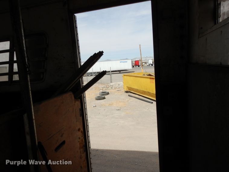 image for item DM2827 2005 Phoenix Coach Works horse trailer