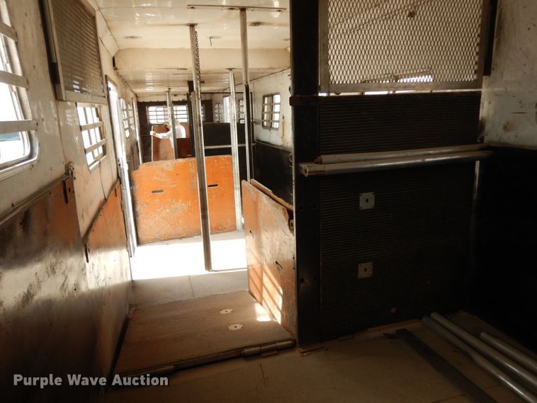 image for item DM2827 2005 Phoenix Coach Works horse trailer