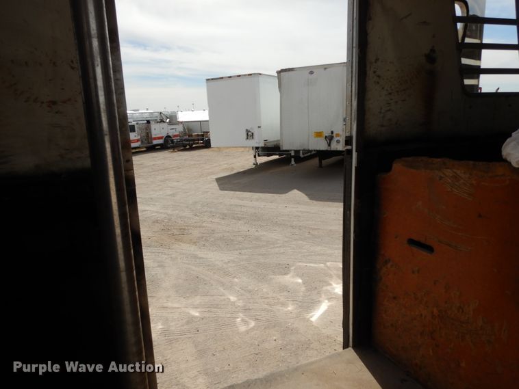 image for item DM2827 2005 Phoenix Coach Works horse trailer