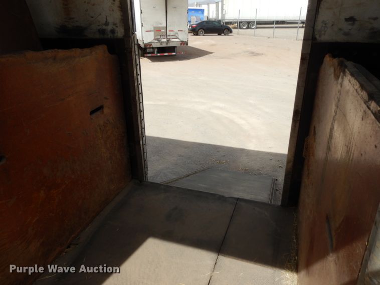 image for item DM2827 2005 Phoenix Coach Works horse trailer