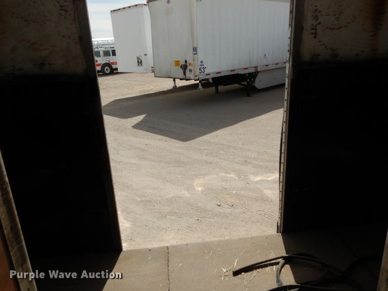 image for item DM2827 2005 Phoenix Coach Works horse trailer