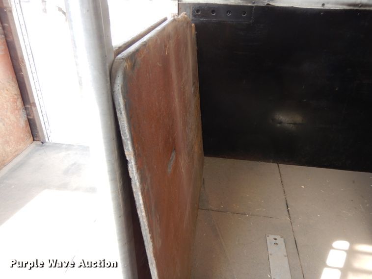 image for item DM2827 2005 Phoenix Coach Works horse trailer