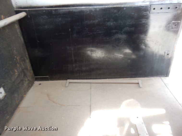 image for item DM2827 2005 Phoenix Coach Works horse trailer