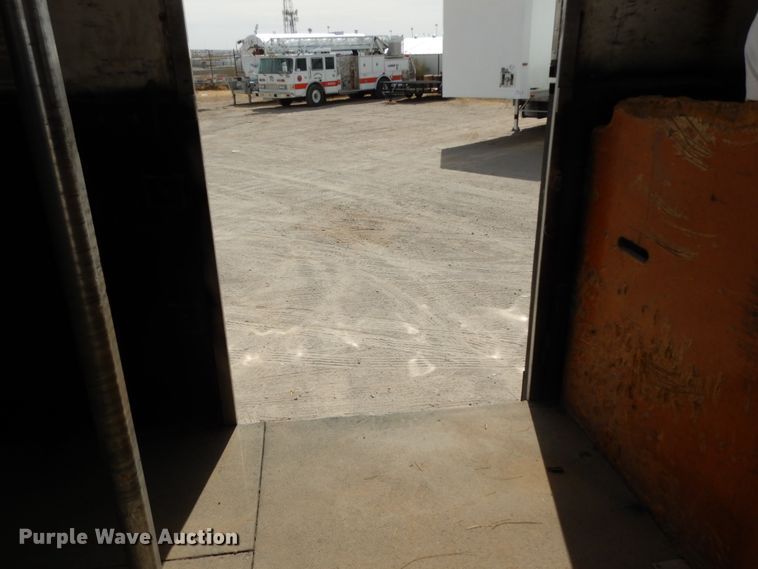 image for item DM2827 2005 Phoenix Coach Works horse trailer