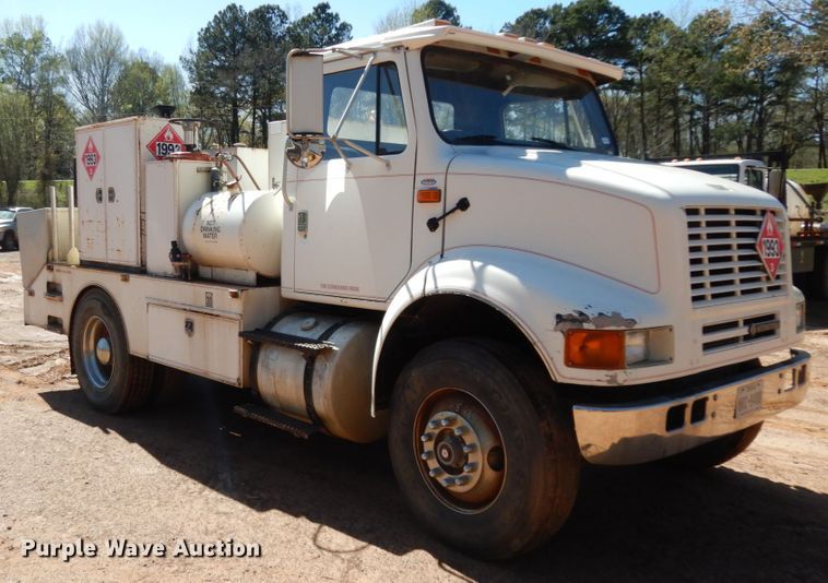 image for item DM2877 1991 International 7100  utility / service truck