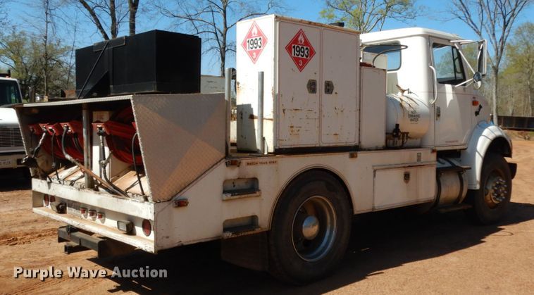 image for item DM2877 1991 International 7100  utility / service truck