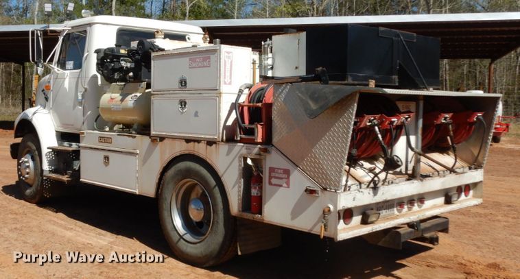 image for item DM2877 1991 International 7100  utility / service truck