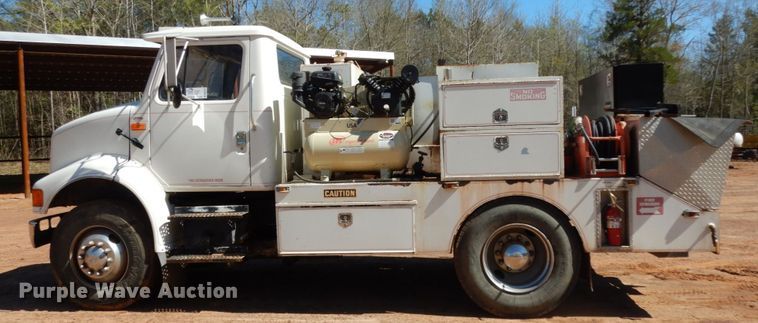 image for item DM2877 1991 International 7100  utility / service truck