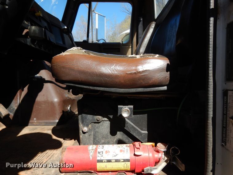 image for item DM2877 1991 International 7100  utility / service truck