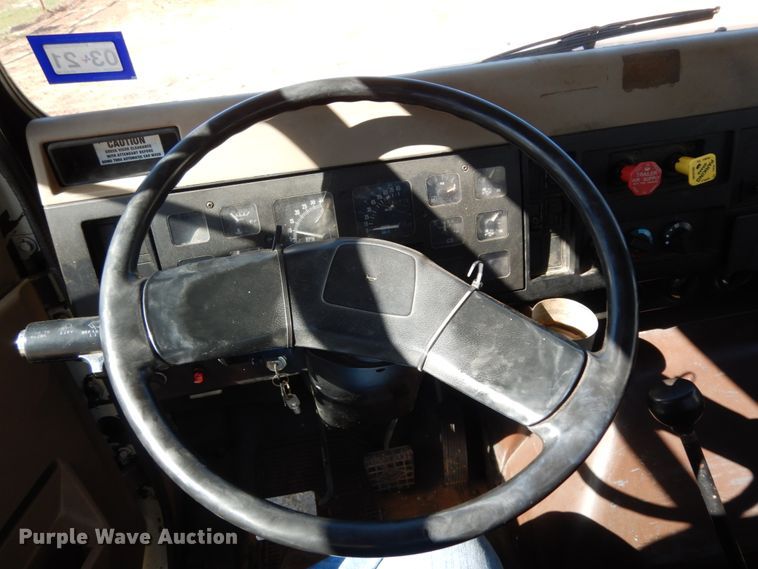 image for item DM2877 1991 International 7100  utility / service truck