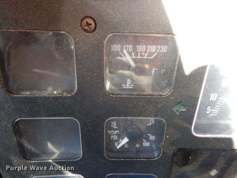 image for item DM2877 1991 International 7100  utility / service truck