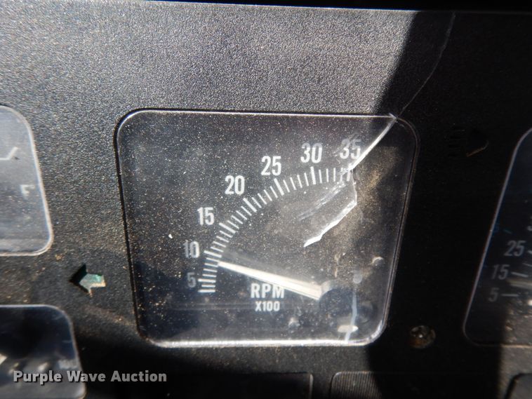 image for item DM2877 1991 International 7100  utility / service truck