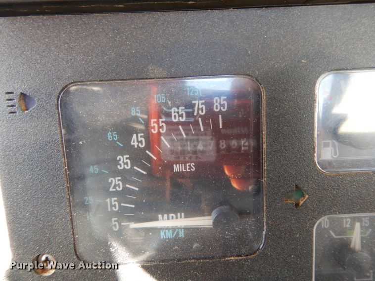 image for item DM2877 1991 International 7100  utility / service truck