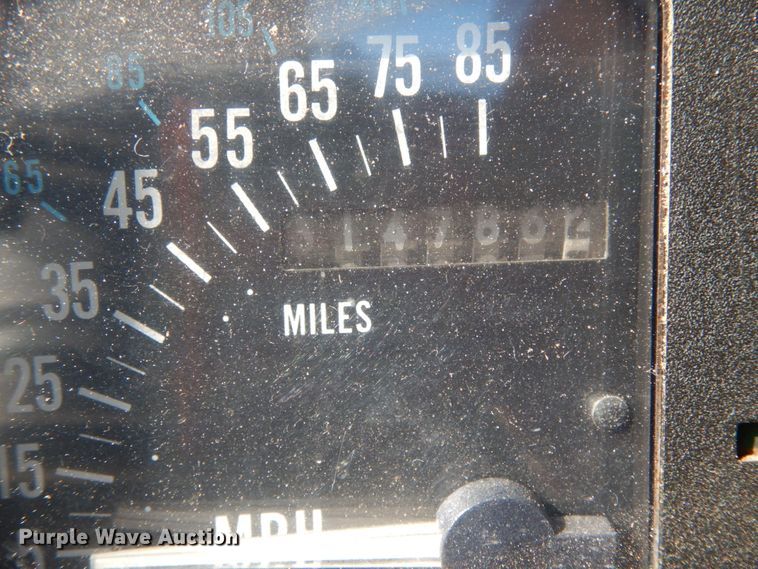 image for item DM2877 1991 International 7100  utility / service truck