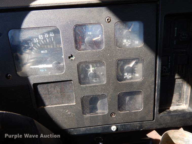 image for item DM2877 1991 International 7100  utility / service truck