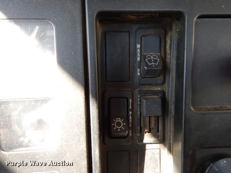 image for item DM2877 1991 International 7100  utility / service truck