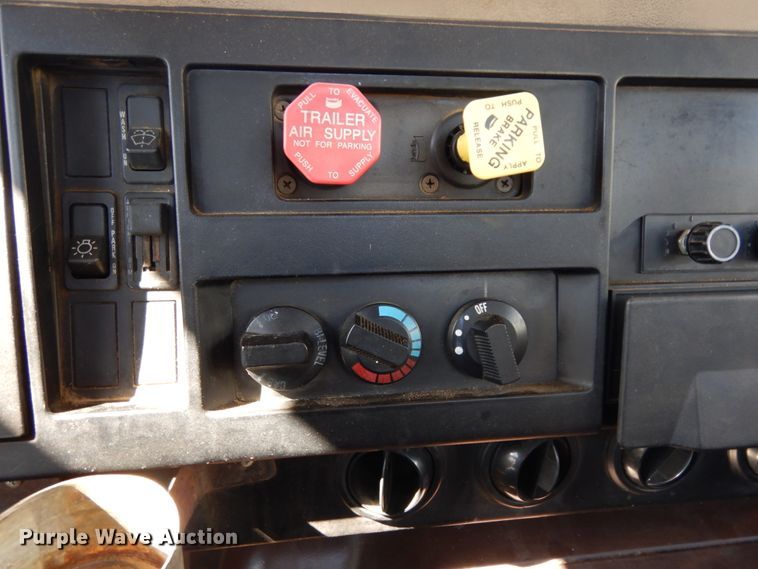 image for item DM2877 1991 International 7100  utility / service truck