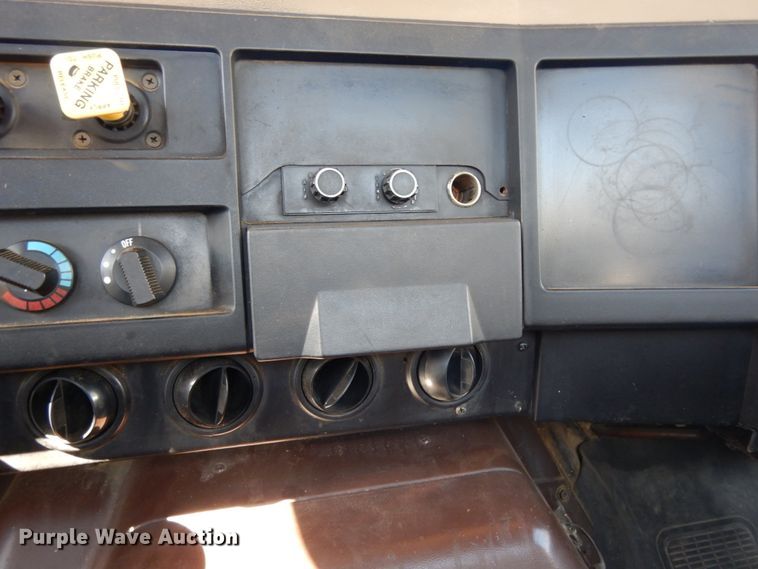 image for item DM2877 1991 International 7100  utility / service truck