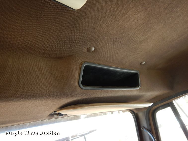 image for item DM2877 1991 International 7100  utility / service truck