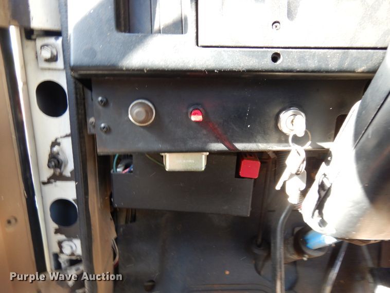 image for item DM2877 1991 International 7100  utility / service truck