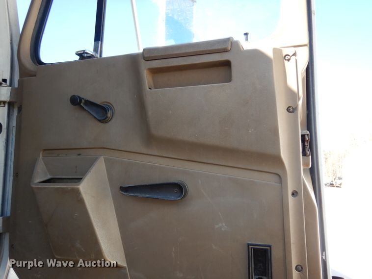 image for item DM2877 1991 International 7100  utility / service truck