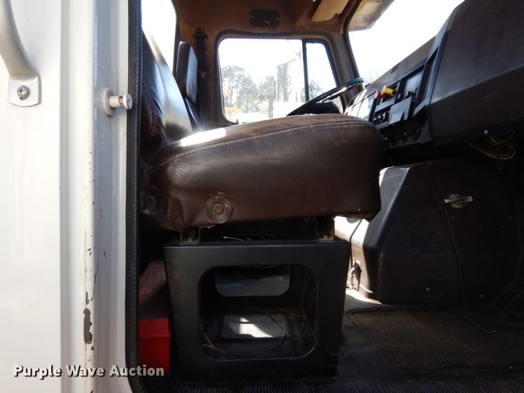 image for item DM2877 1991 International 7100  utility / service truck