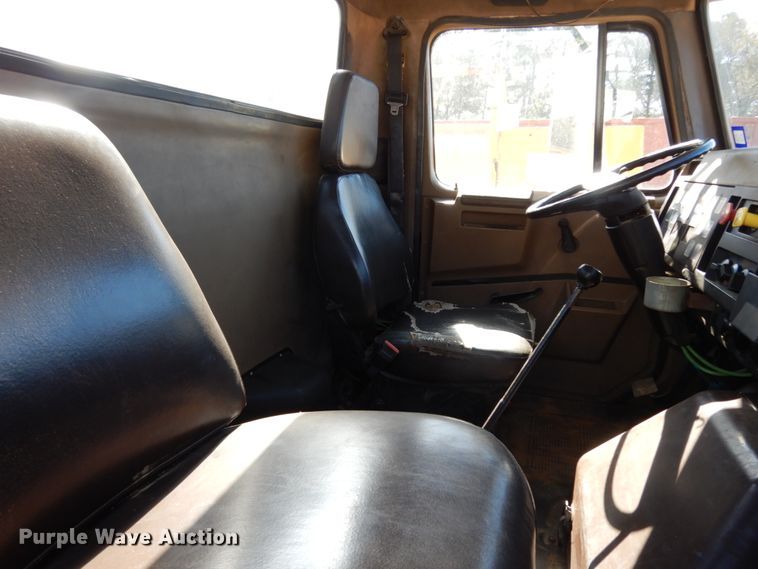 image for item DM2877 1991 International 7100  utility / service truck