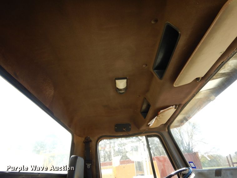 image for item DM2877 1991 International 7100  utility / service truck