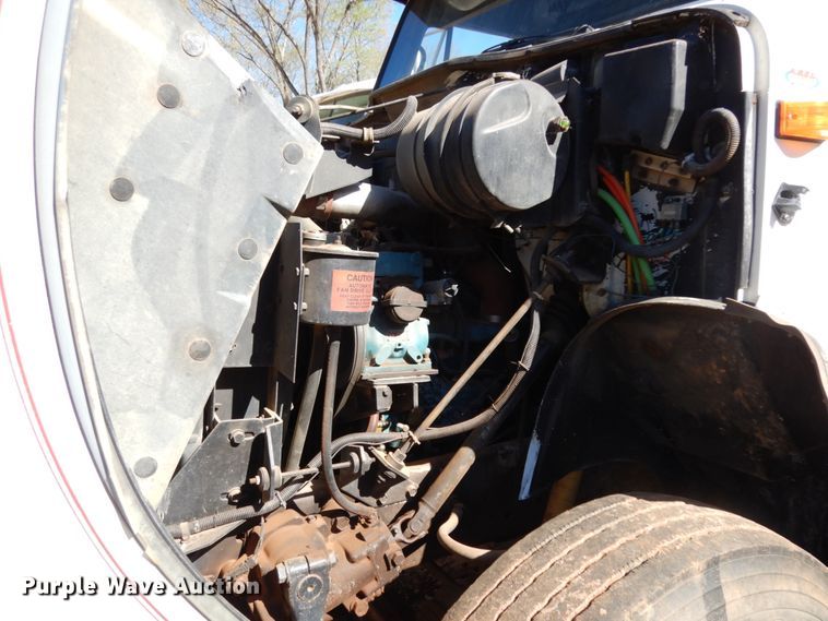 image for item DM2877 1991 International 7100  utility / service truck