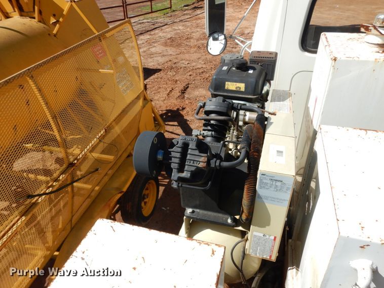 image for item DM2877 1991 International 7100  utility / service truck