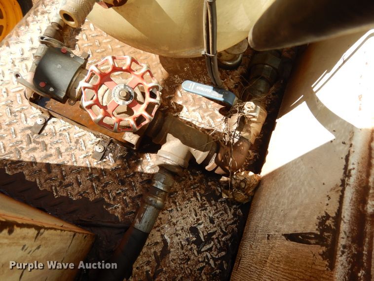 image for item DM2877 1991 International 7100  utility / service truck