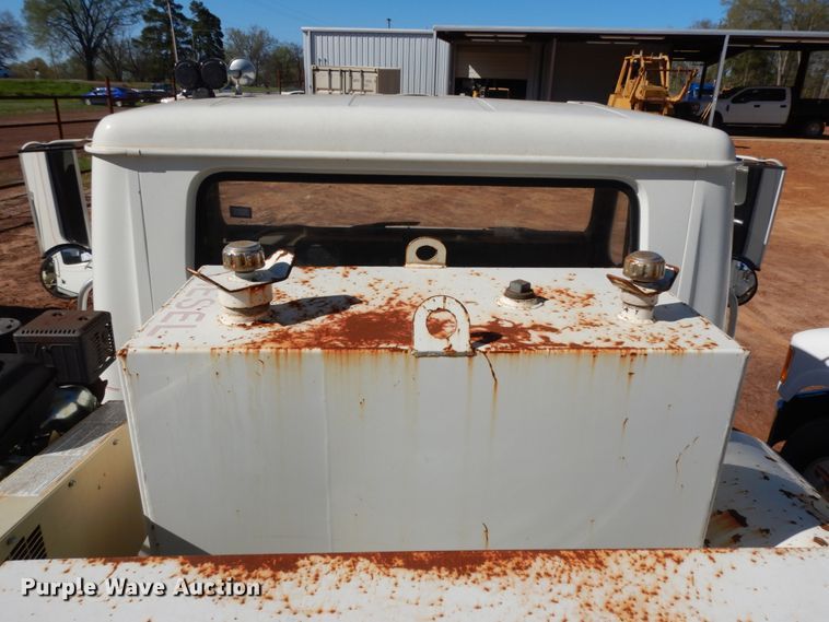 image for item DM2877 1991 International 7100  utility / service truck