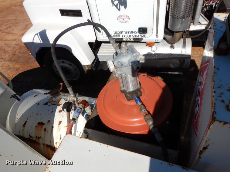 image for item DM2877 1991 International 7100  utility / service truck