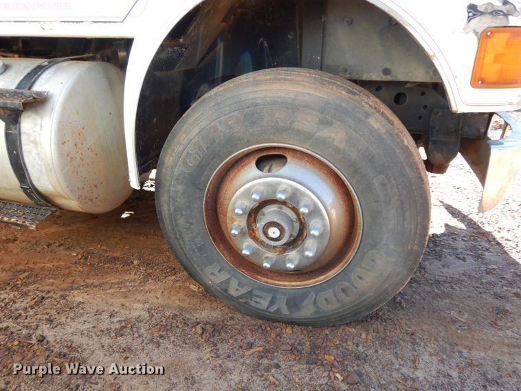 image for item DM2877 1991 International 7100  utility / service truck