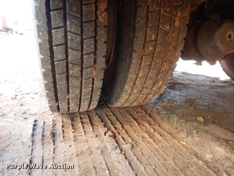 image for item DM2877 1991 International 7100  utility / service truck