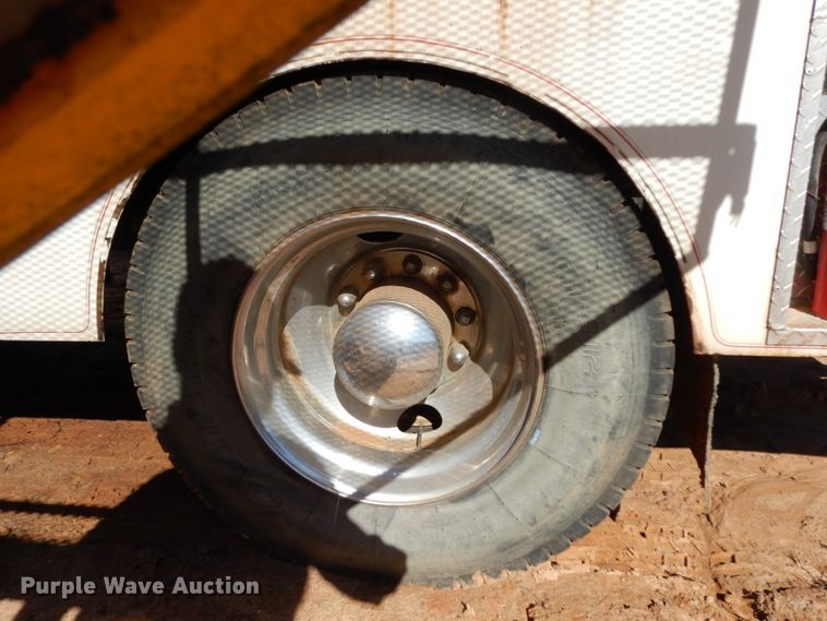 image for item DM2877 1991 International 7100  utility / service truck