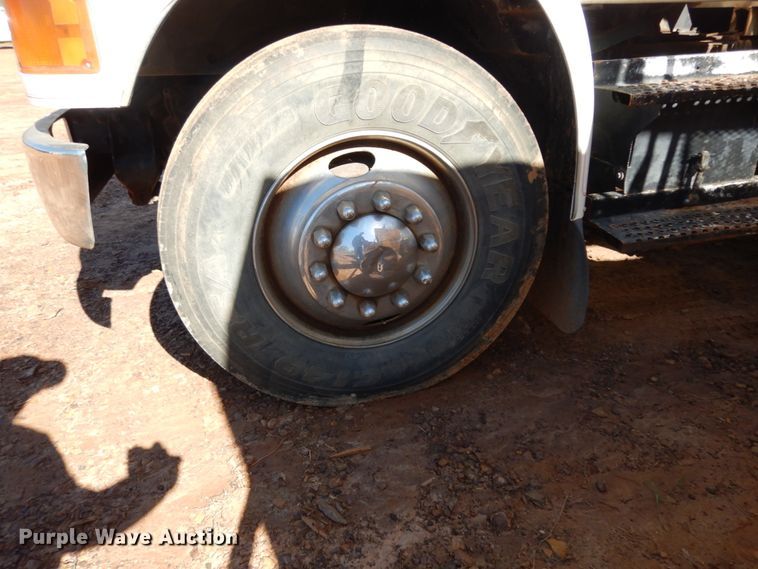 image for item DM2877 1991 International 7100  utility / service truck