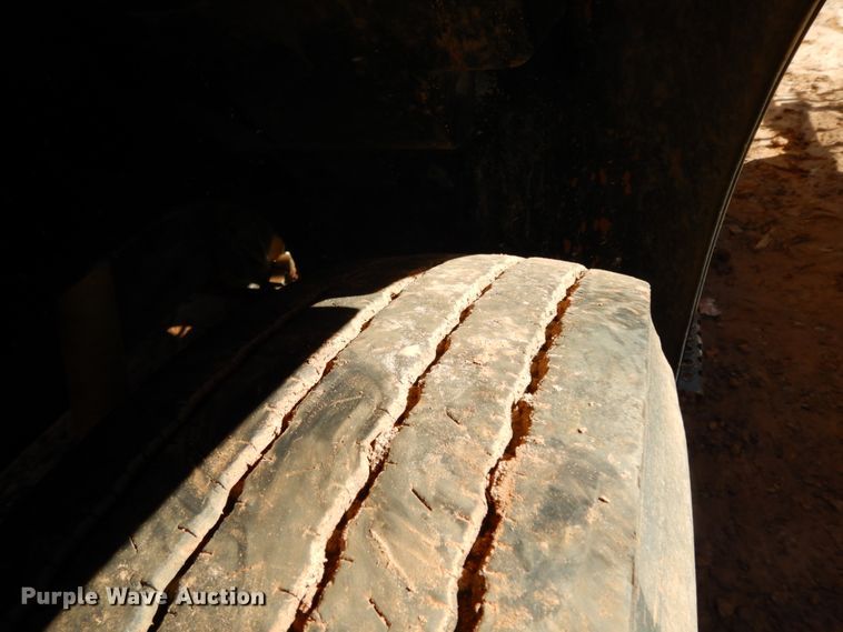 image for item DM2877 1991 International 7100  utility / service truck