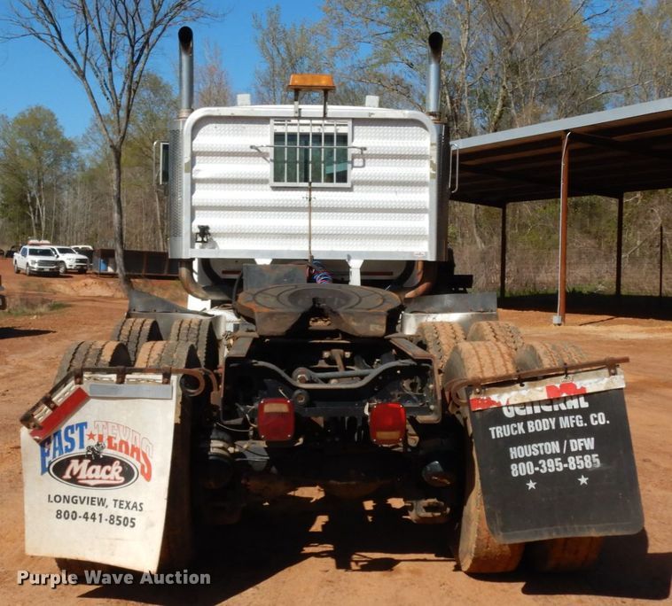 image for item DM2878 2001 Mack CH613  semi truck