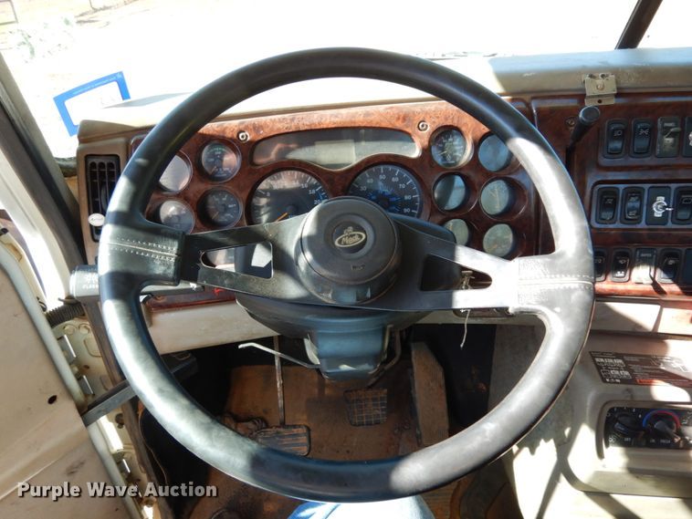 image for item DM2878 2001 Mack CH613  semi truck