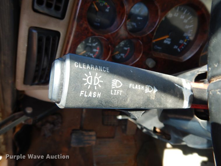 image for item DM2878 2001 Mack CH613  semi truck