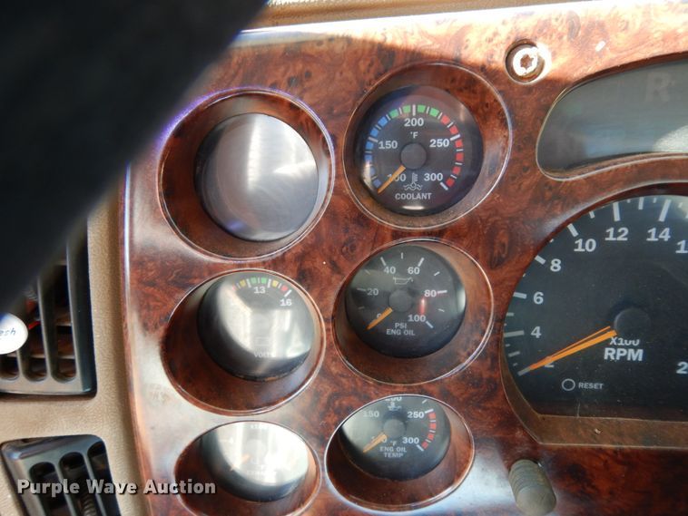 image for item DM2878 2001 Mack CH613  semi truck