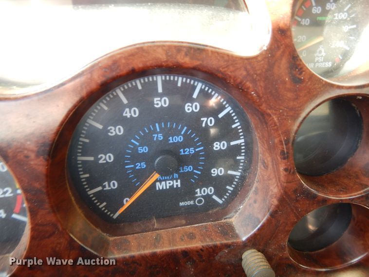 image for item DM2878 2001 Mack CH613  semi truck