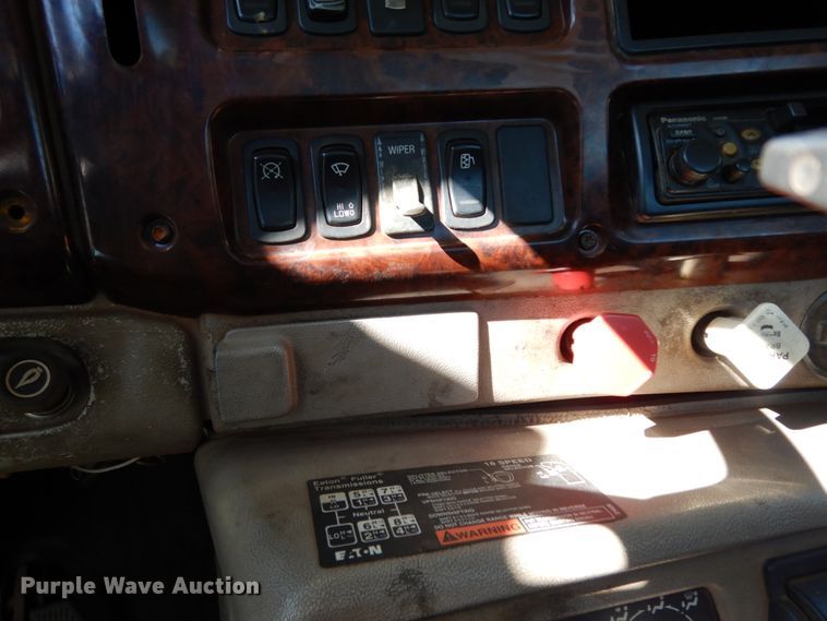 image for item DM2878 2001 Mack CH613  semi truck