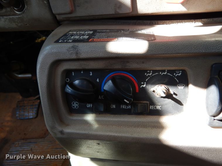 image for item DM2878 2001 Mack CH613  semi truck