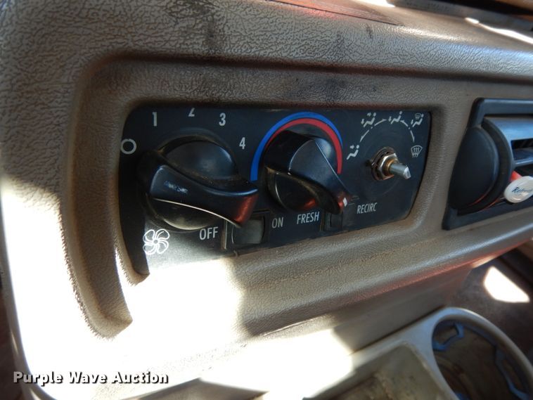 image for item DM2878 2001 Mack CH613  semi truck